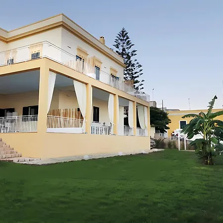 Palazzo De Donno N01 * Санта-Чезареа-Терме